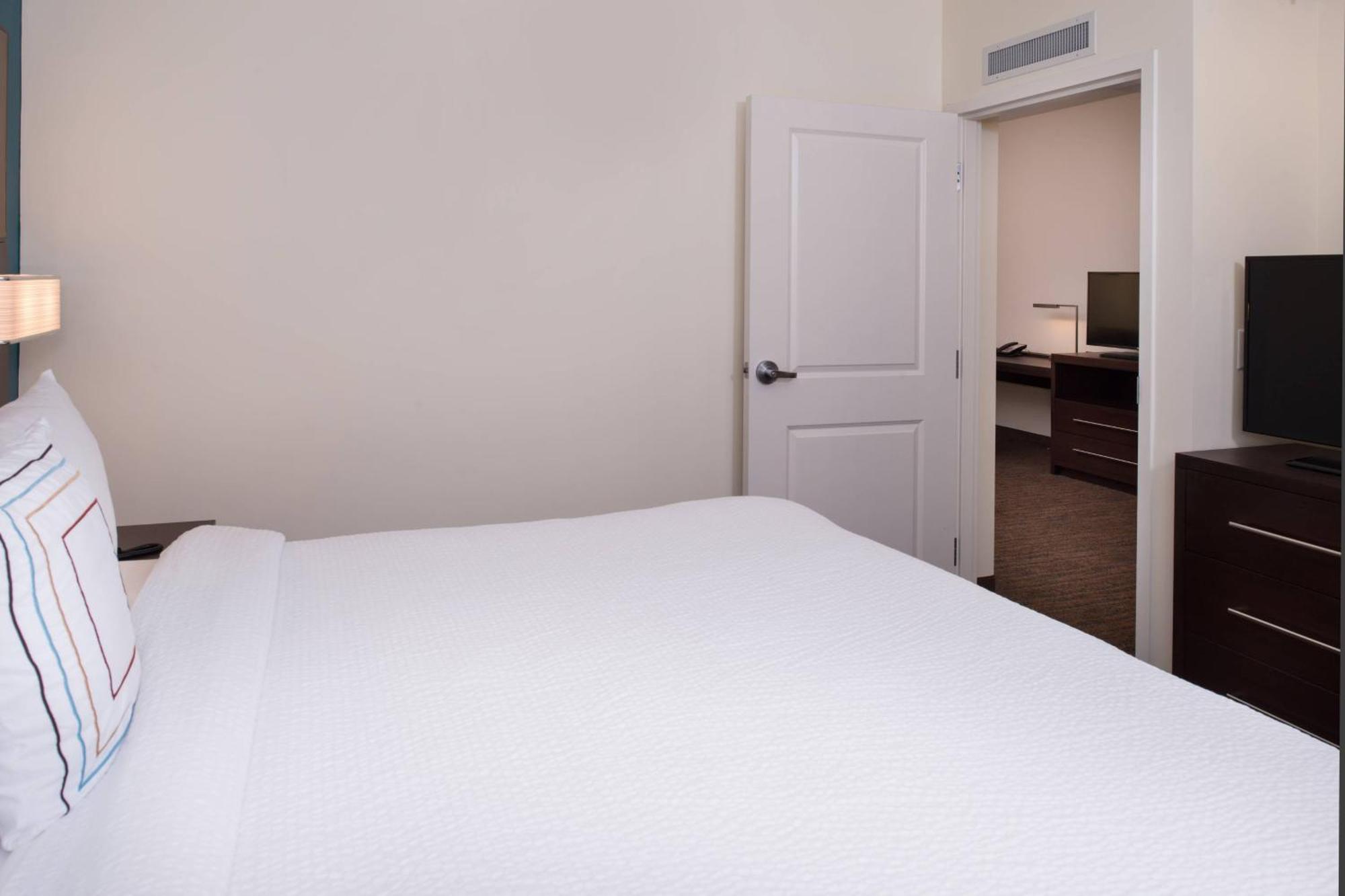 Residence Inn By Marriott Miami West/Fl Turnpike Хиалеа Гардънс Екстериор снимка